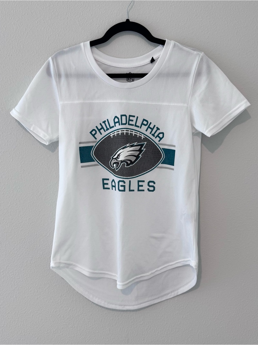 NFL Philadelphia Eagles Women’s Size Medium White & Green Mesh Jersey Top.